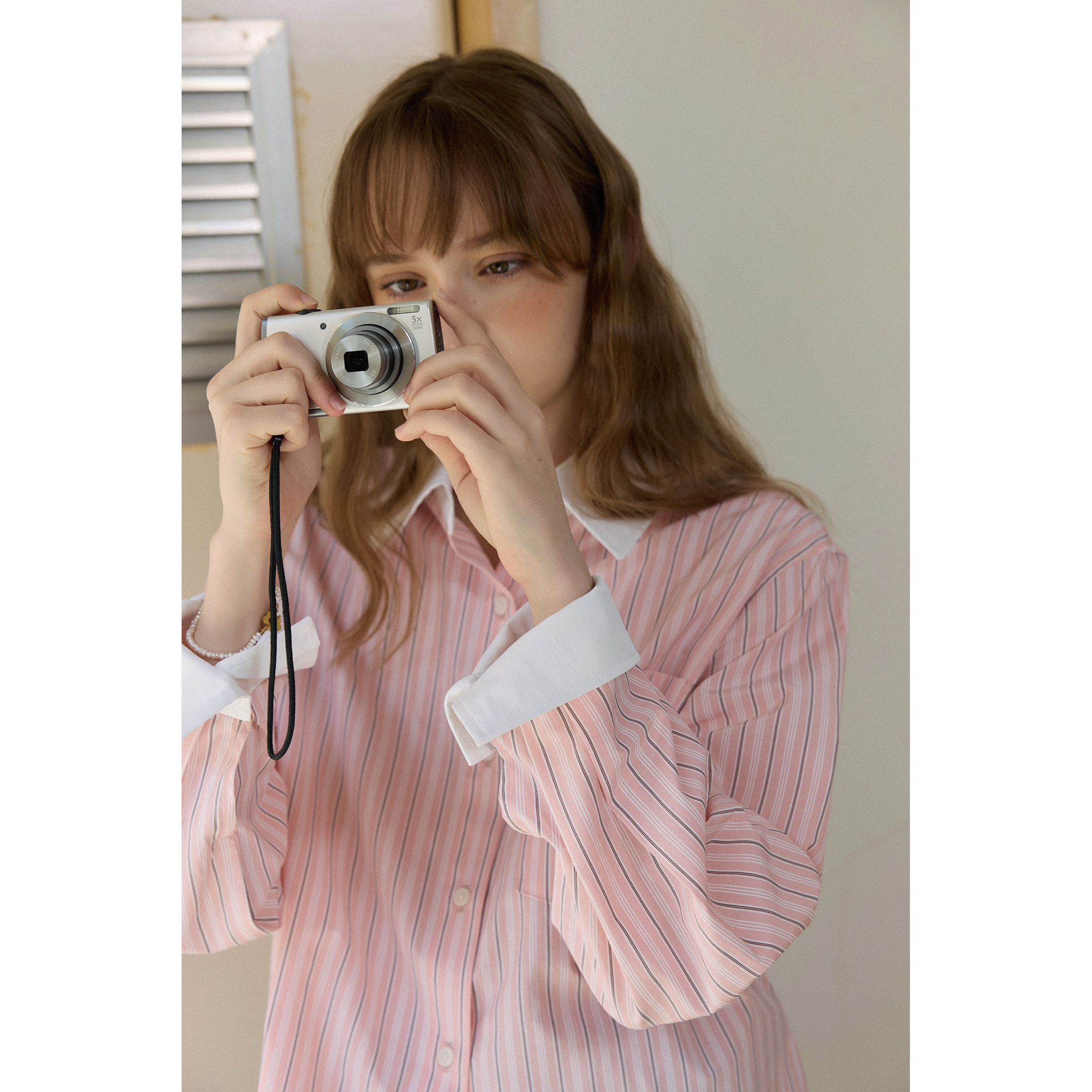 粉色条纹翻领设计感正肩长袖宽松衬衫女秋款通勤百搭衬衣休闲上衣