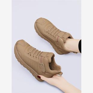 平底加绒高帮休闲妈妈皮鞋冬季新款系带踩屎感防滑软底中年女棉鞋