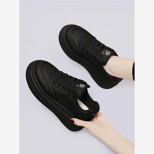 黑色厚底板鞋女款2025新款秋冬季百搭平底时尚面包鞋子休闲运动鞋