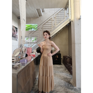 法式露肩抹胸度假长裙子2026夏季新款女士收腰显瘦高级感连衣裙