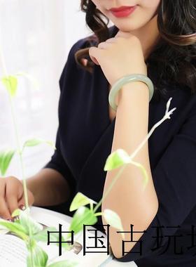 新疆高端和田玉青玉手镯女浅青玉镯子气质青白玉真玉青海料带证书