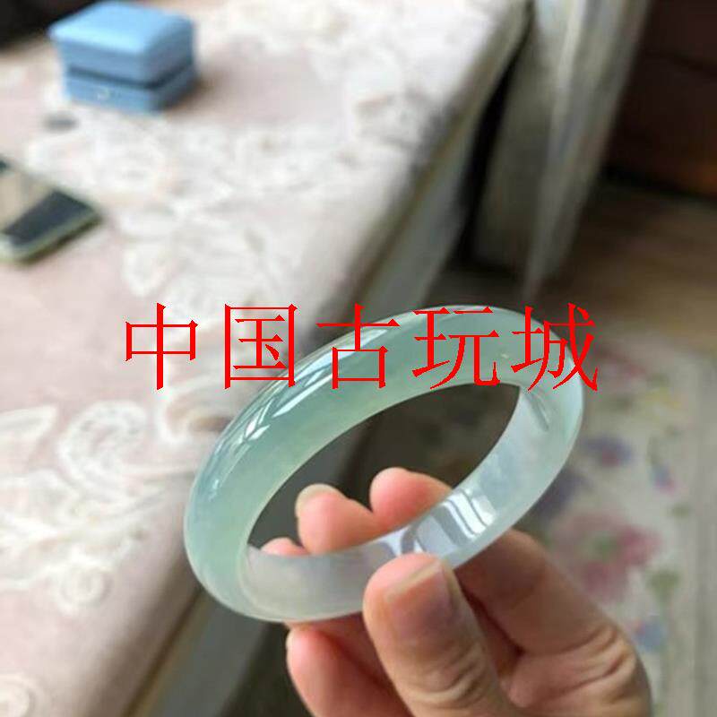 缅甸冰糯种油青浅绿翡翠色玉手镯