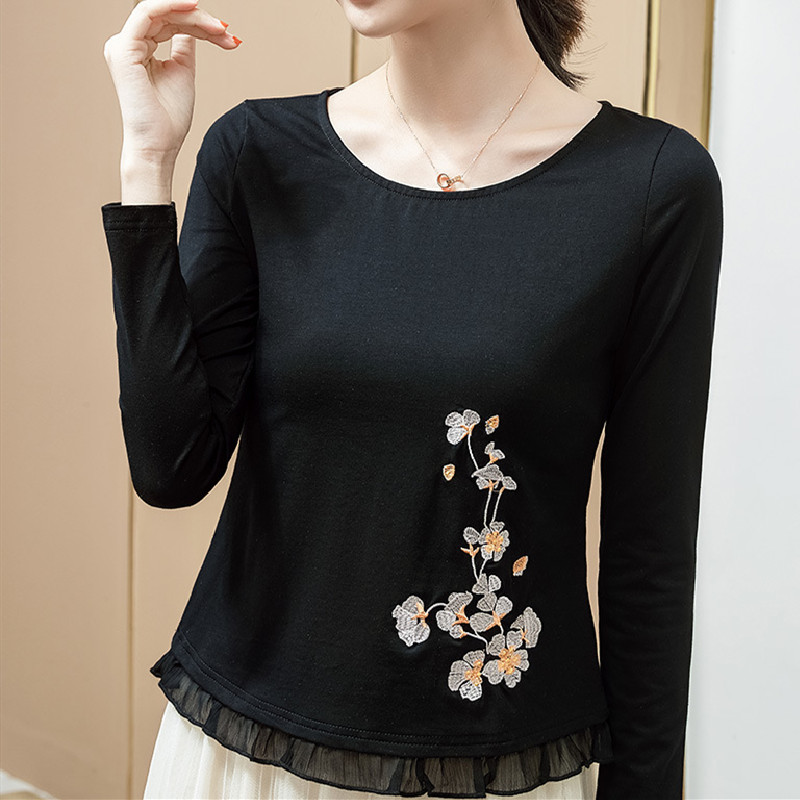 外穿刺绣花妈妈搭配裙子打底衫