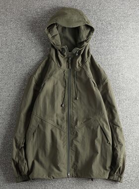拼接多口袋连帽软壳山系冲锋衣男