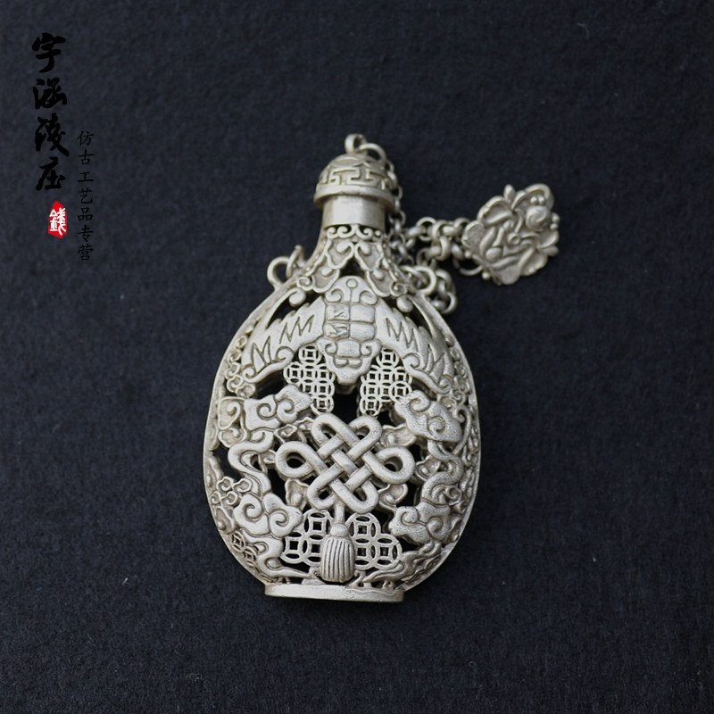 收藏仿古中国结镂空香囊压襟