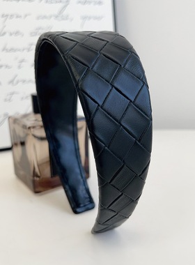 巴黎2025年新款编织格纹仿羊皮发箍秋冬欧美款精致百搭头箍头饰