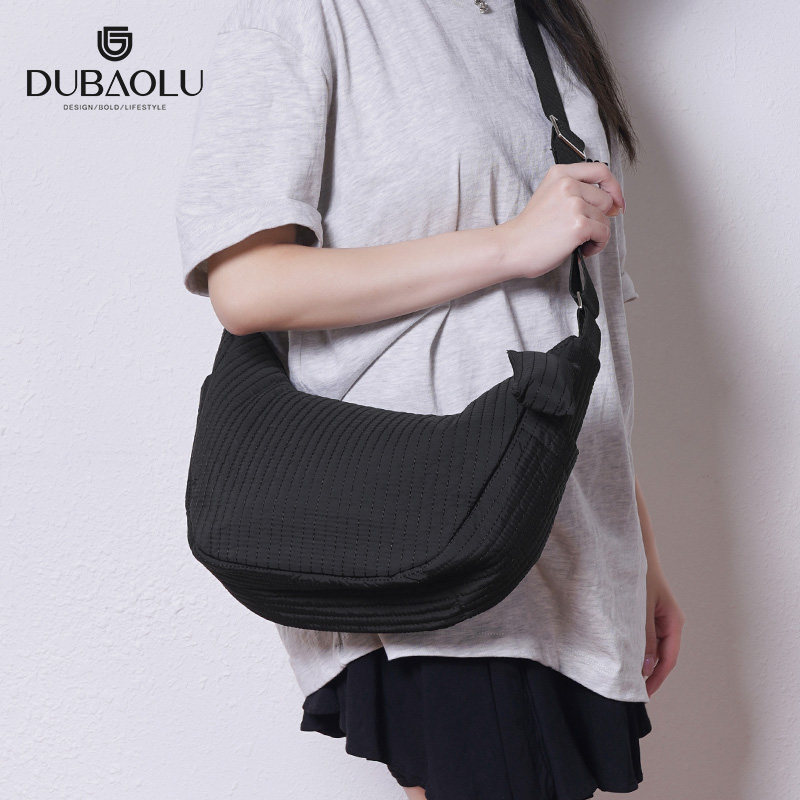 新款休闲通勤轻便饺子包质感潮牌大容量运动斜挎包百搭慵懒月牙包