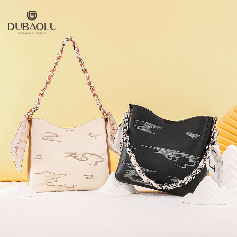 都宝路中国风新款潮流百搭气质款国潮风祥龙刺绣单肩斜挎水桶包