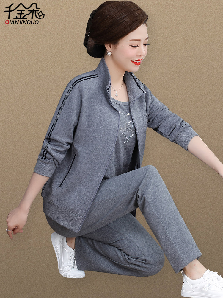 妈妈秋装外套洋气质中老年人运动套装女春秋大码中年上衣服三件套