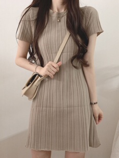 短裙子 收腰显瘦绝美包臀短袖 温柔风气质圆领针织连衣裙女夏季 新款