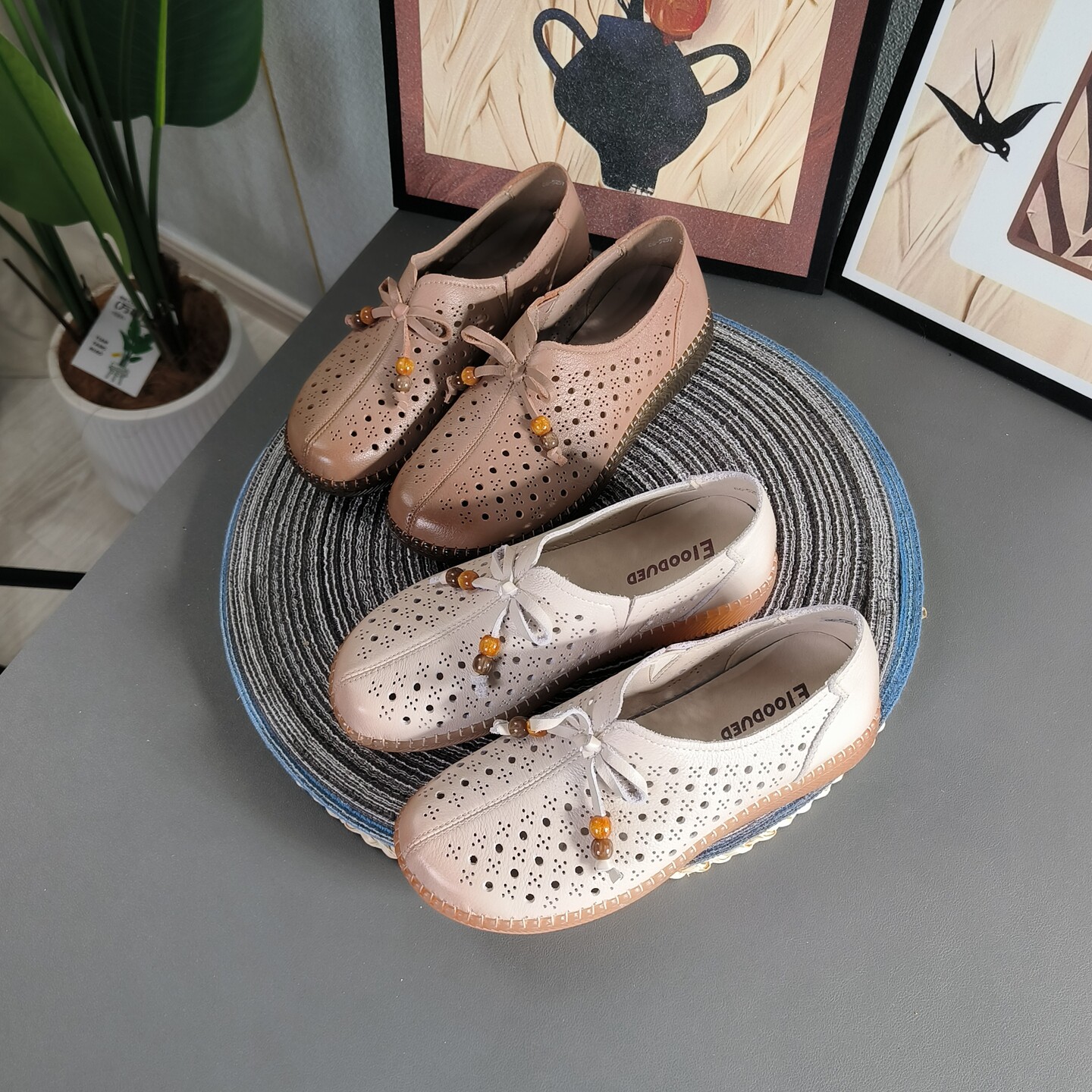 不累脚真皮软底妈妈鞋女2026春夏新款平底凉鞋女透气防滑轻便女鞋