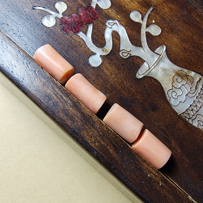14998   藏传清代老莫莫海鲜剁珠四颗