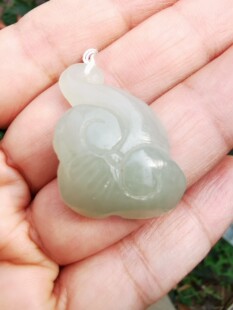 15415创汇期老和田玉如意吊坠