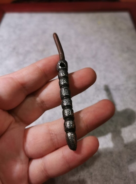 12565藏传老天铁虫草型吊坠配饰 ​