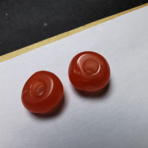 15438藏传老南红玛瑙隔片一对