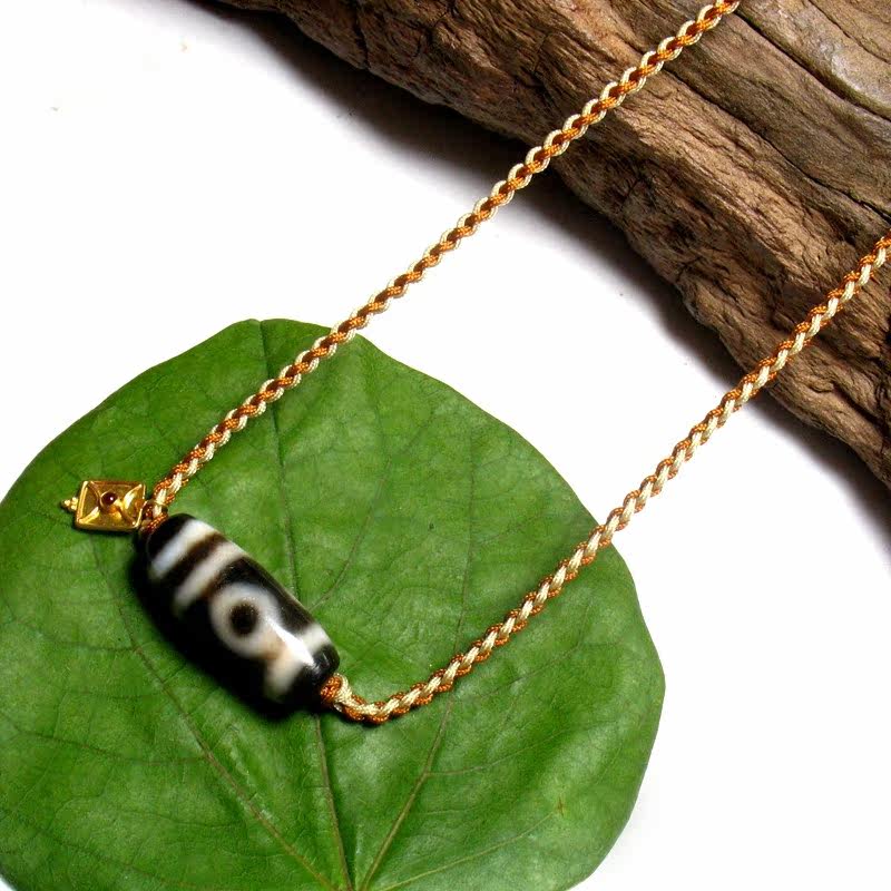 44048藏传千年至纯两眼带朱砂玛瑙老天珠西亚老黄金吊坠锁骨项链