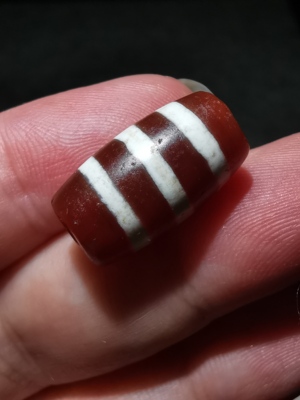 13703   西亚老红玉髓三线天珠