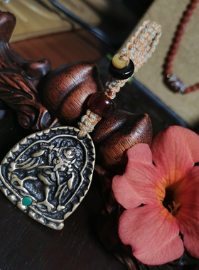 13396藏传大鹏金翅鸟老利马铜怙身牌挂件