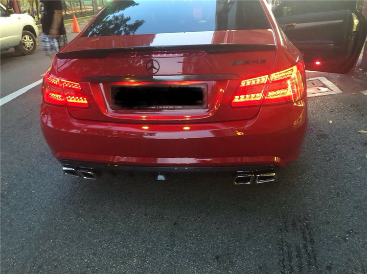 奔驰E级W207COUPE碳纤维后唇