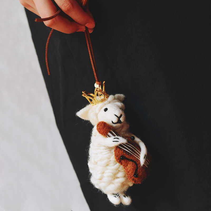 高贵皇冠羊挂件尼泊尔进口手工羊毛毡包挂精品车挂小众韩挂饰品女