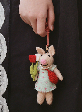 精致重工包挂尼泊尔羊毛毡挂件可爱猪猪包挂钥匙扣车挂送女友礼物