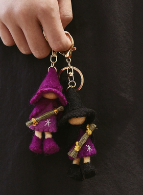 进口挂件紫色魔法师金属扣小号包挂黑色包包吊坠羊毛毡卡通钥匙扣