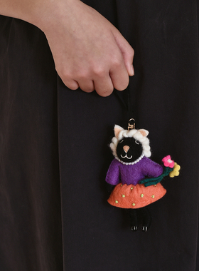 重工进口手工羊毛毡挂件黑色羊包挂婚纱公仔钥匙扣情侣挂饰彩色女