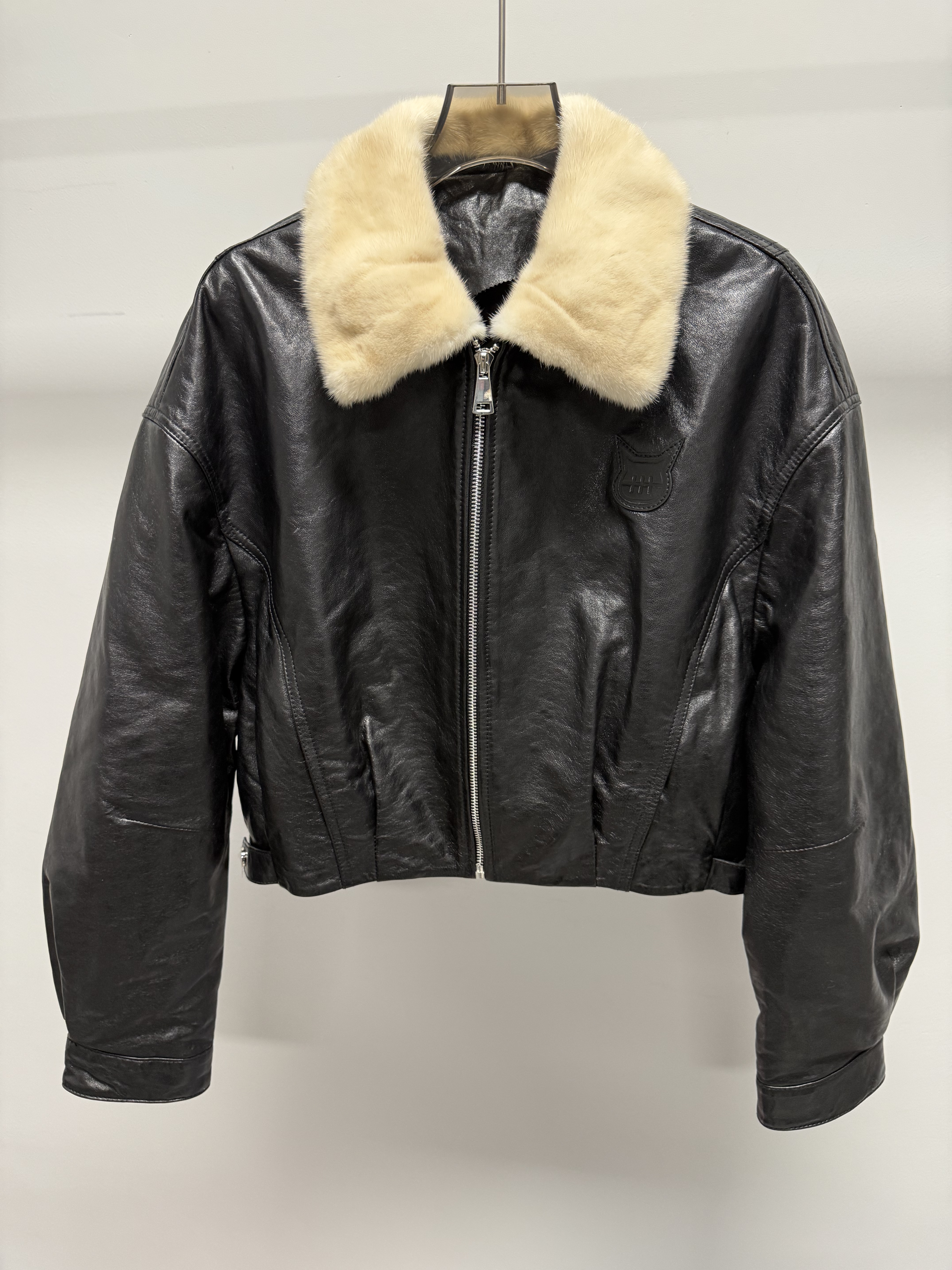 2025冬新款高品质水貂毛领绵羊皮鹅绒皮衣外套女