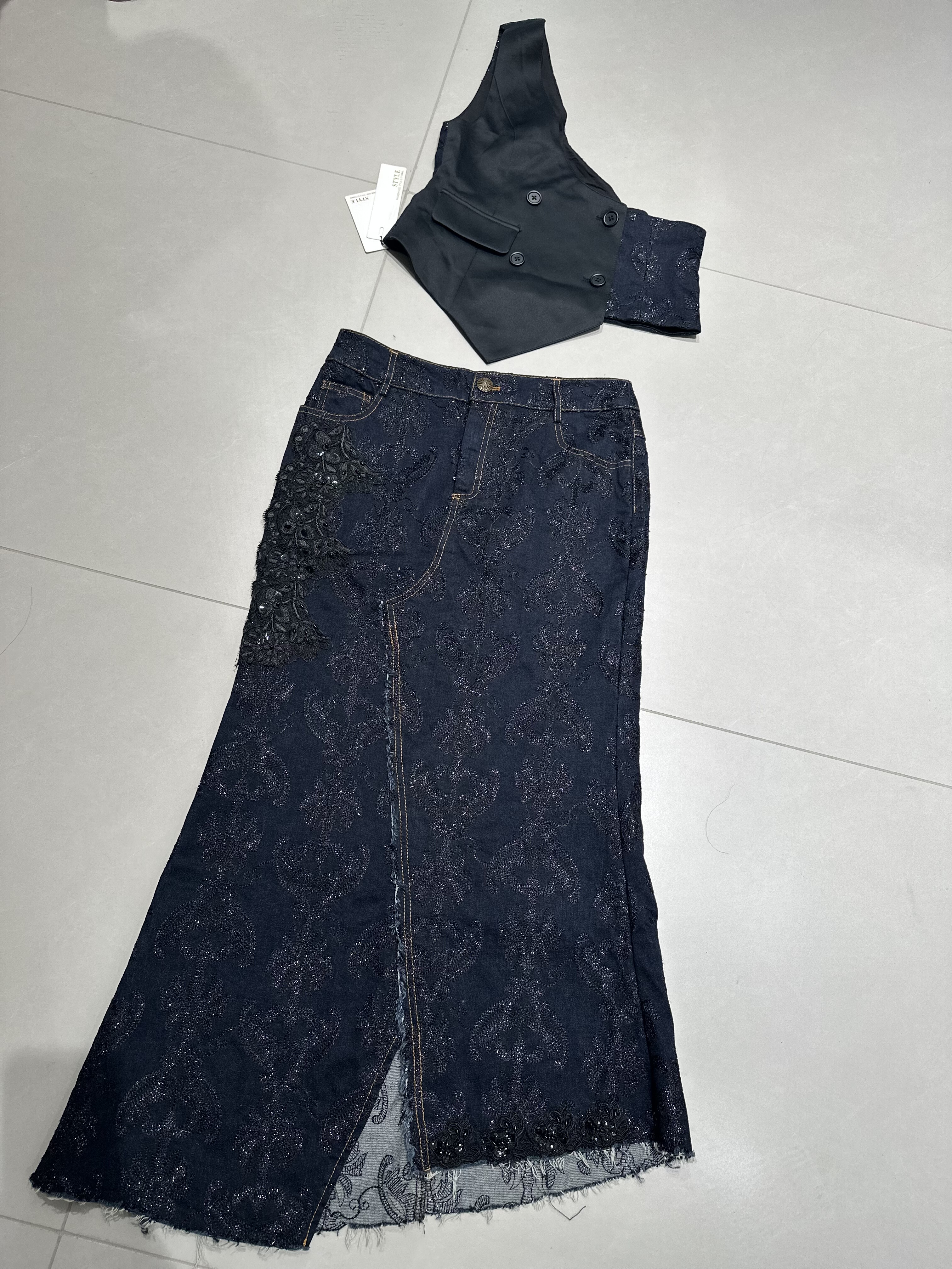欧洲站秋季新款女装个性潮流一边带拼接马夹搭配长款牛仔包裙