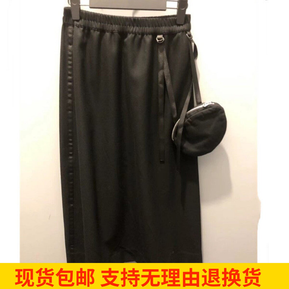 织带小包拼接不规则长裙