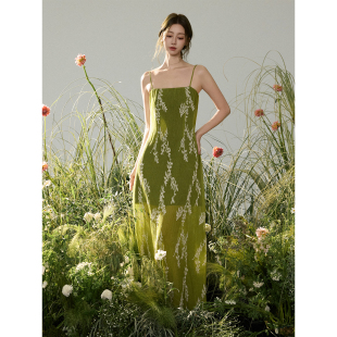 新中式 ONMOON 夏季 绿色度假风吊带连衣裙 刺绣绣花裙子女 2026新款