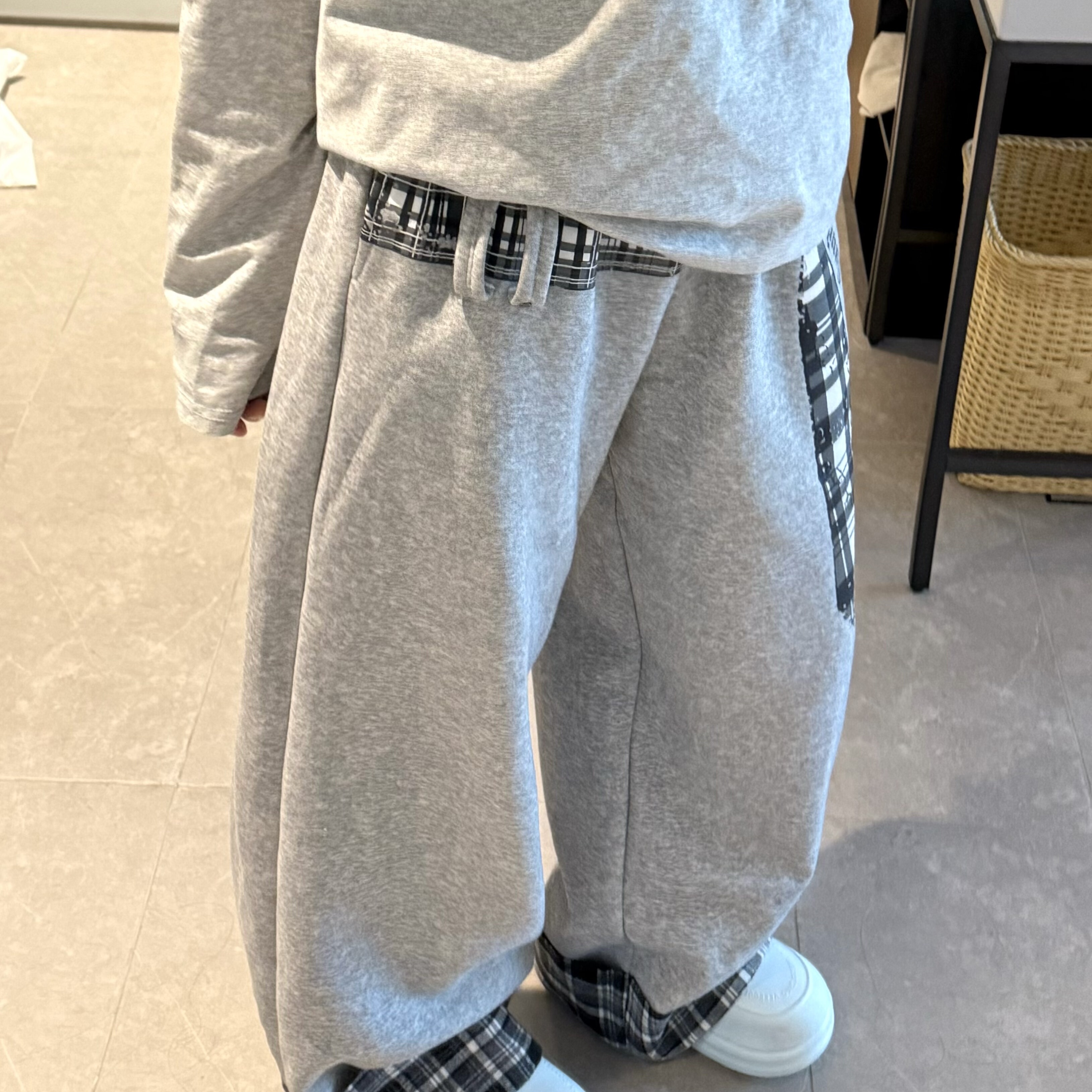 腰带喷色格子拼接休闲卫裤