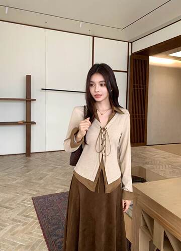taotaofamily秋季2026新款慵懒风撞色翻领绑带假两件长袖上衣女