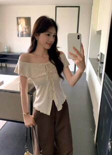 taotaofamily夏季2026新款纯欲风度假木耳边一字肩绑带短袖上衣女