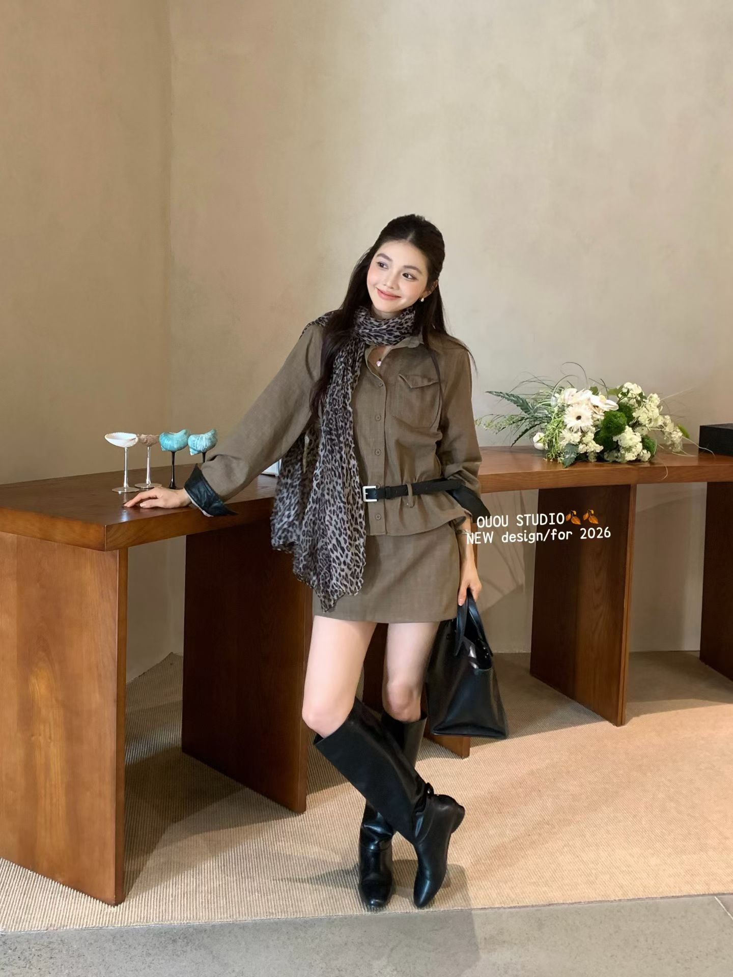 OUOU秋季2026新款韩系polo翻领衬衫豹纹丝巾高腰半身裙女三件套