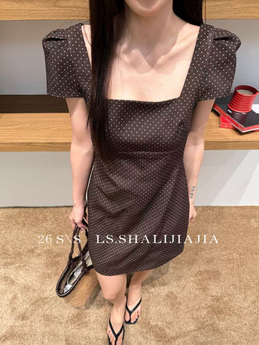 LS夏季2026新款法式复古方领波点印花短袖连衣裙女收腰显瘦短裙