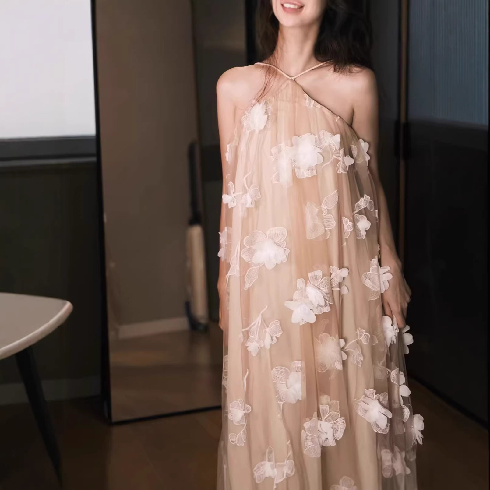 心动的信号 吃吃同款杏色蔷薇生日裙/立体绣花慵懒假日度假连衣裙