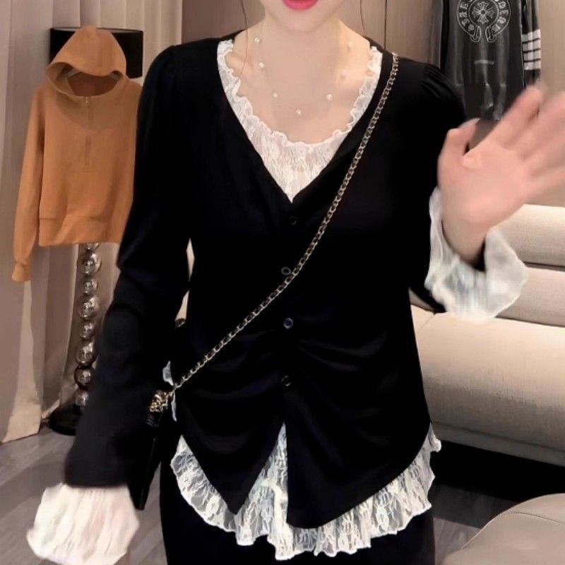 大码女装韩系蕾丝拼接假两件长袖t恤秋季显瘦内搭打底衫黑色上衣