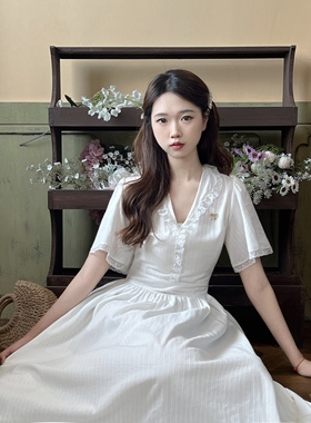 suii法式暗条纹v领收腰气质喇叭袖白色翻领蕾丝花边蝴蝶结连衣裙