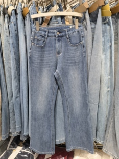 般田KB88642春款新款浅蓝色牛仔微喇裤女九分牛仔喇叭裤