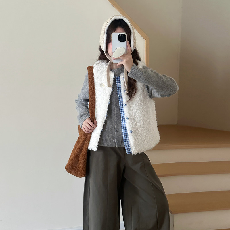 韩系羊羔毛马甲女短款无袖外套大码叠穿背心温柔慵懒风时尚超马甲