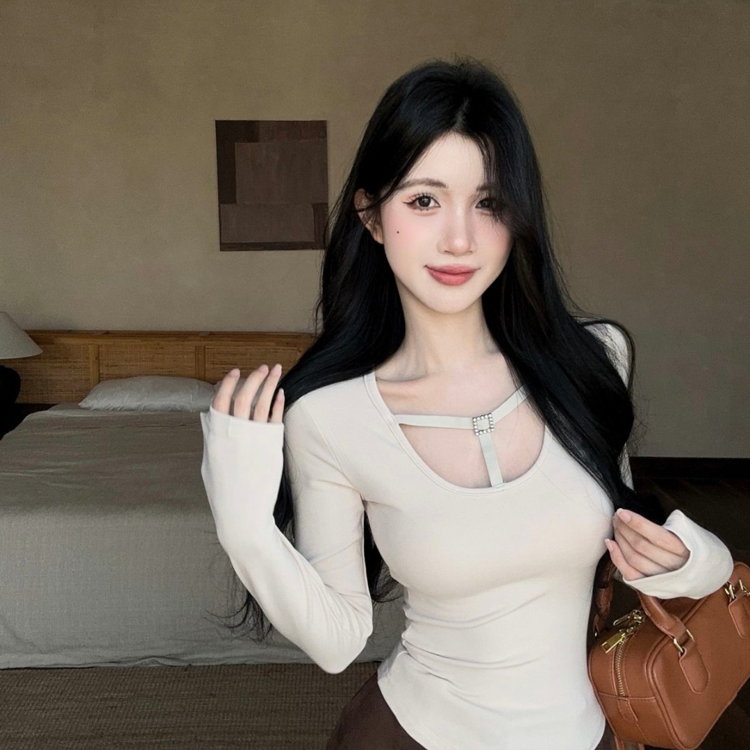 新款纯欲风辣妹钻扣性感气质收腰内搭小众别致上衣女