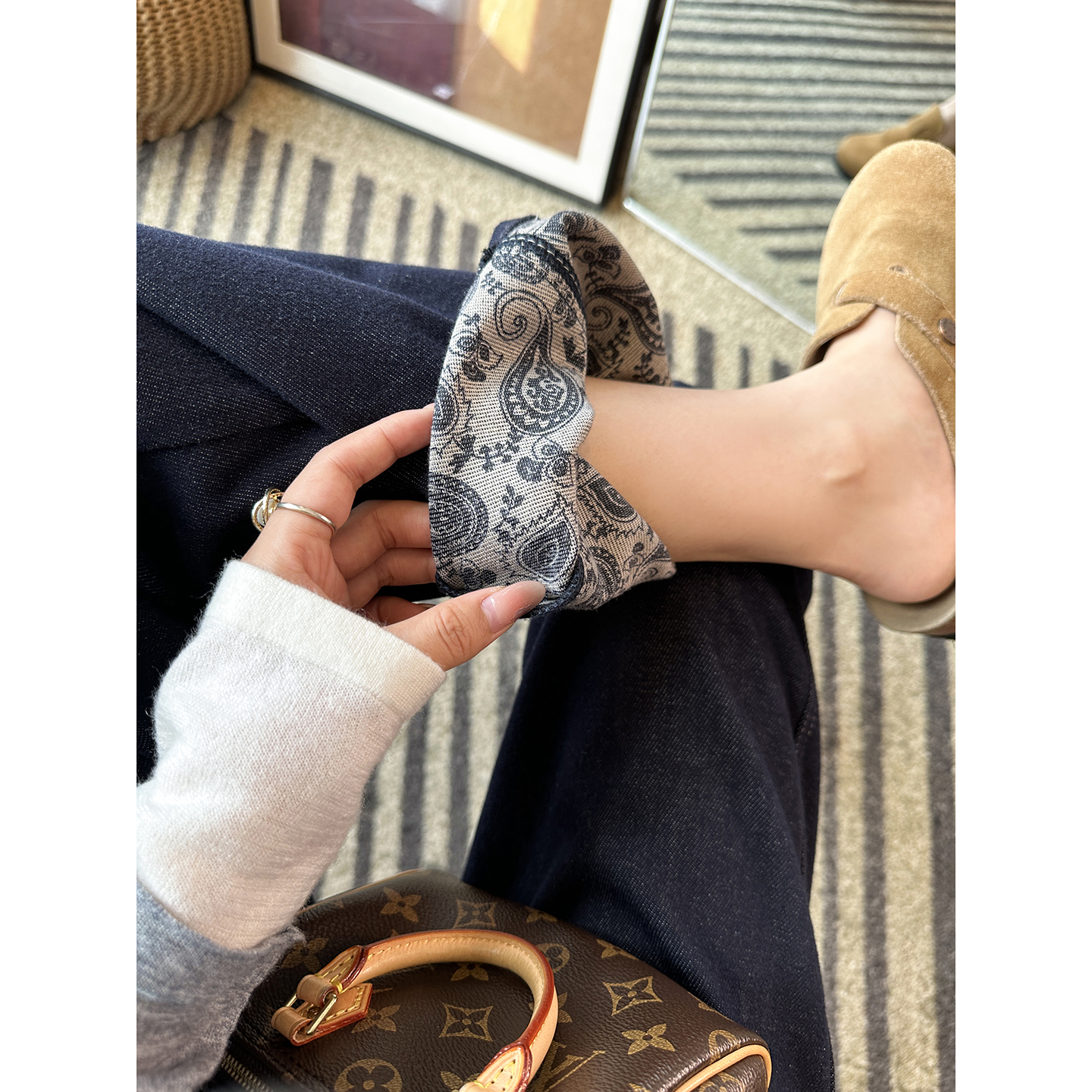 梨型必入~!遮胯弯刀牛仔裤女