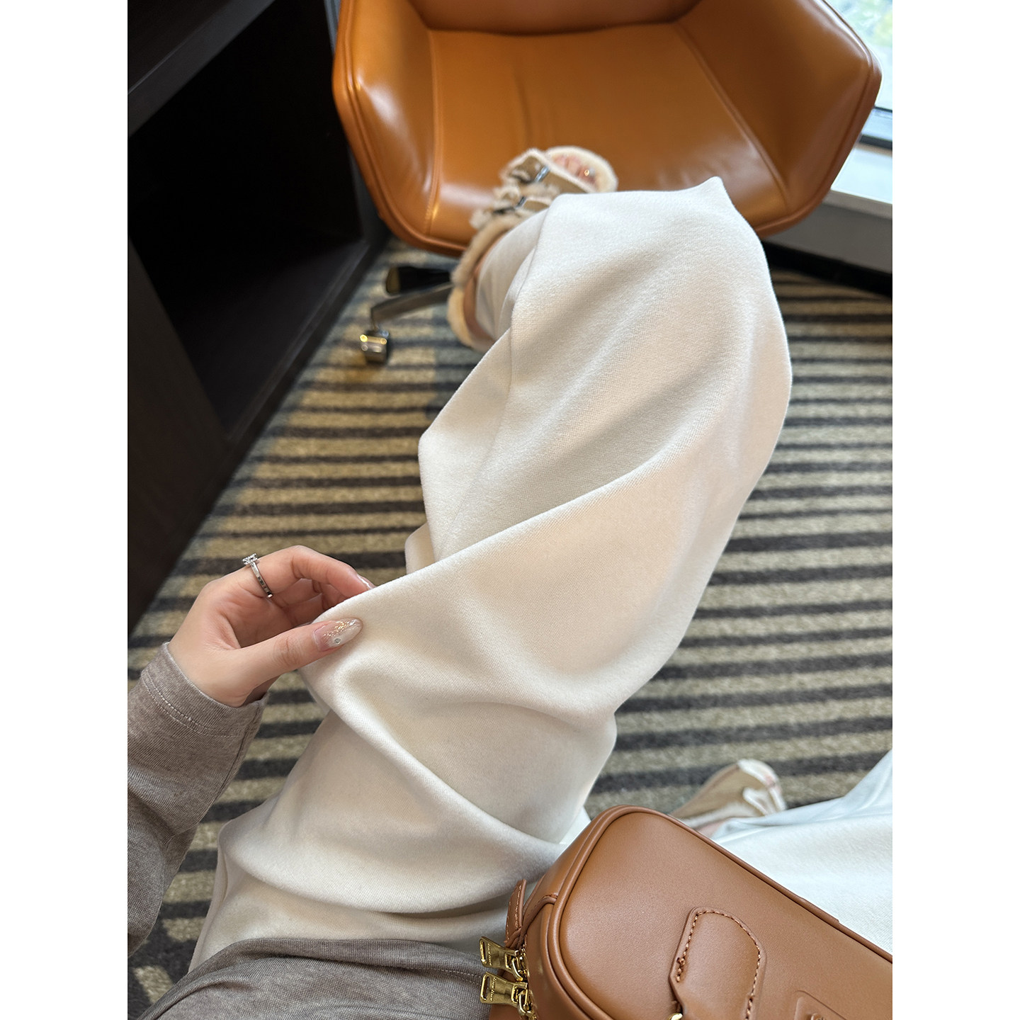 软糯云朵裤~！加厚婴儿绒阔腿休闲裤女2025秋冬宽松垂感糯米裤子,女装/女士精品,休闲裤,淘宝优惠券,粉丝福利购,淘宝优惠卷