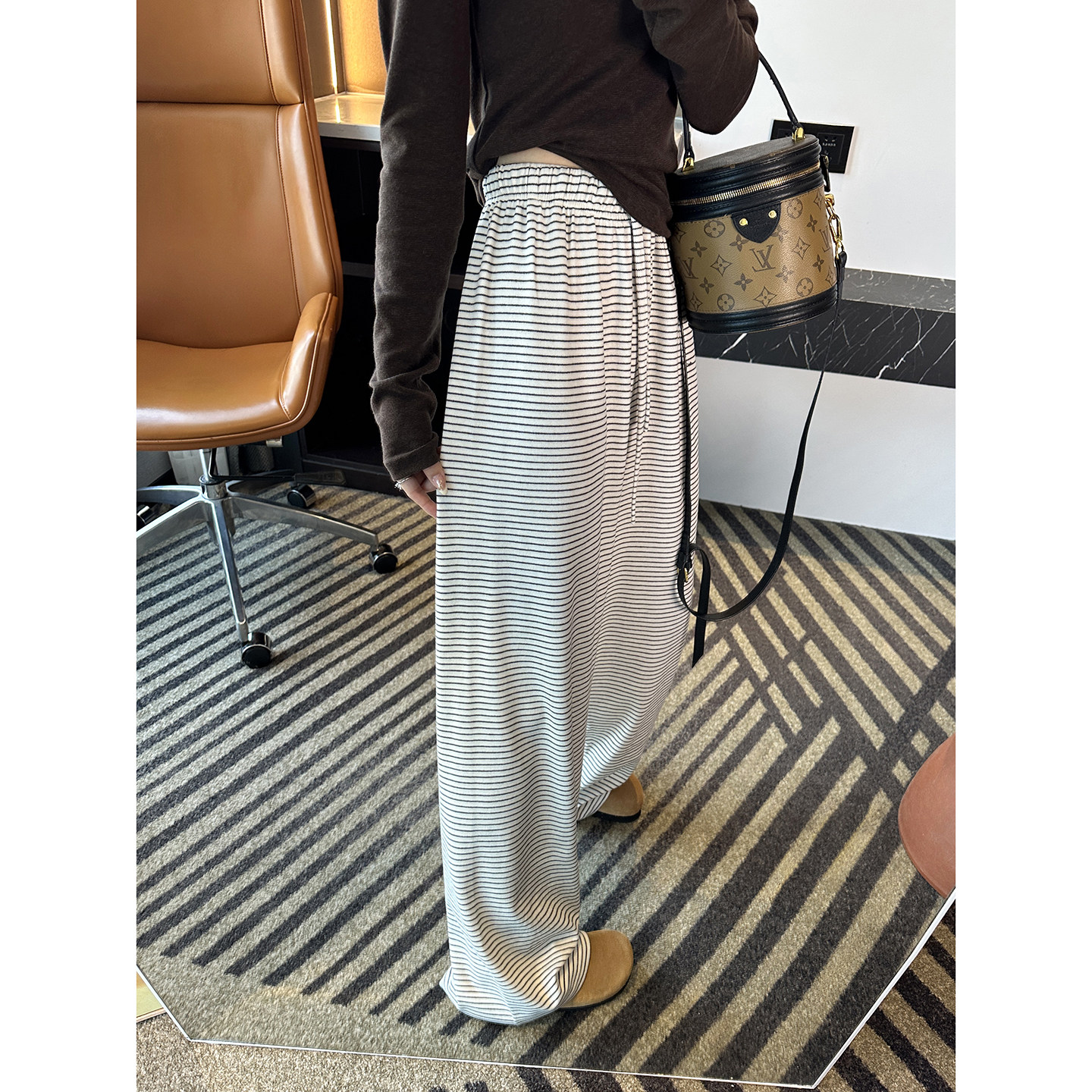 慵懒主义！~细条纹针织休闲裤子女2026新款春季宽松垂感阔腿长裤,女装/女士精品,休闲裤,淘宝优惠券,粉丝福利购,淘宝优惠卷