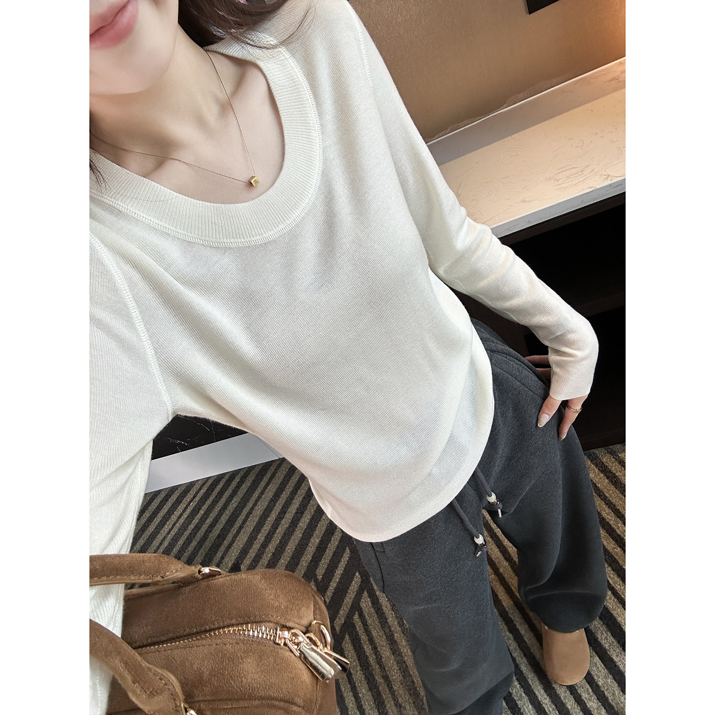 极简主义！~30羊毛U领针织打底上衣女早春新款设计感明线长袖T恤,女装/女士精品,毛针织衫,淘宝优惠券,粉丝福利购,淘宝优惠卷