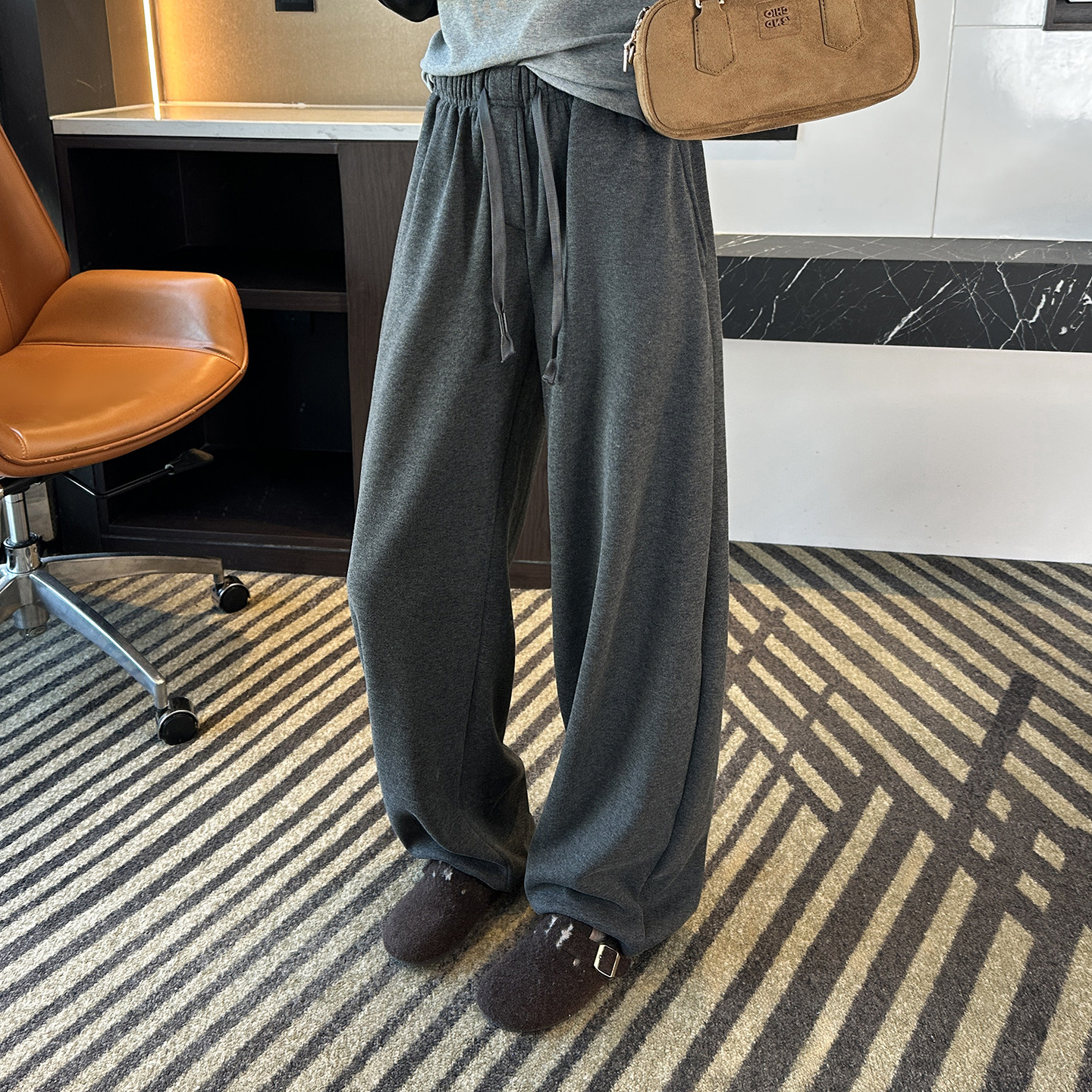 过冬秘籍！松紧腰抽绳弯刀休闲裤女秋冬新款加厚绒垂感大阔腿卫裤,女装/女士精品,休闲裤,淘宝优惠券,粉丝福利购,淘宝优惠卷