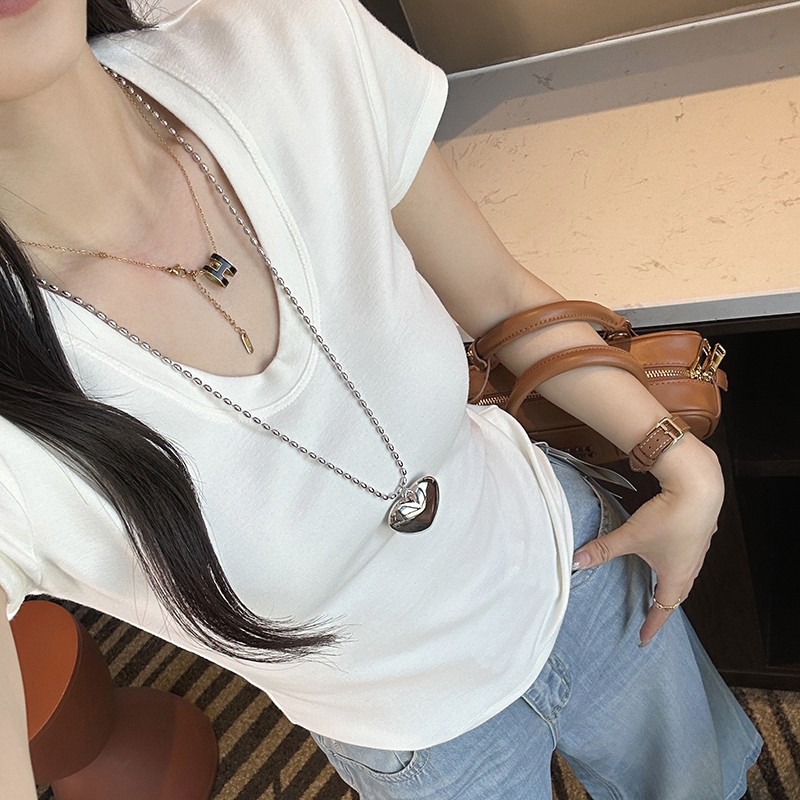 掐出沙漏腰~！U领修身短袖T恤女
