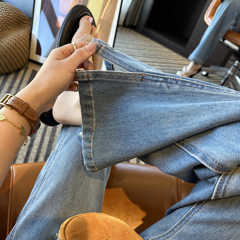 超模比例~!设计感开叉微喇裤女