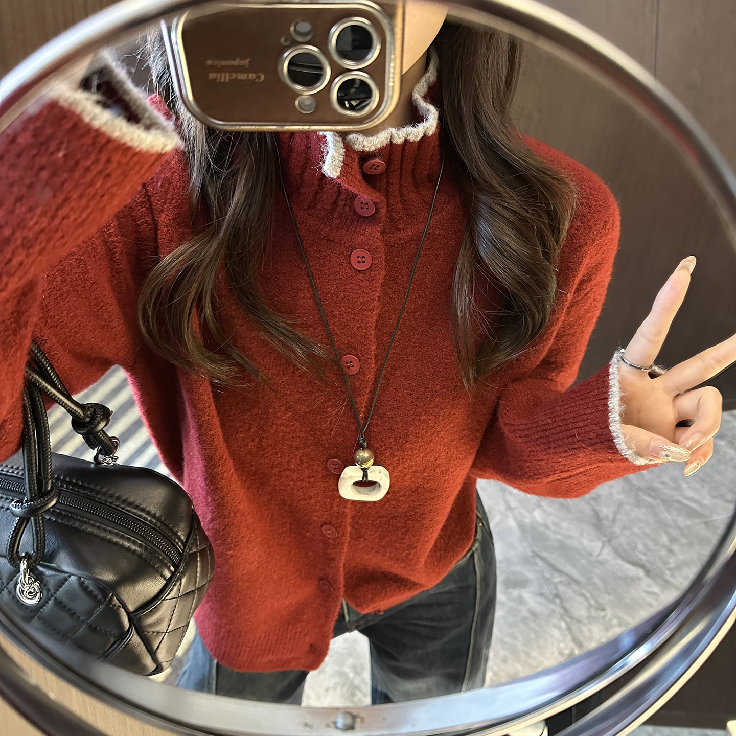 修饰肩颈线！半高领排扣针织开衫